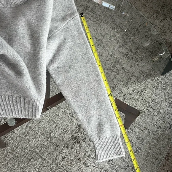 Aritzia The Group By Babaton Luxe Light Grey Cashmere Turtleneck Sweater Sz XS - Picture 9 of 17
